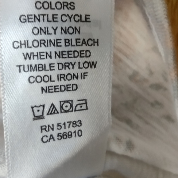 3/$20-Maurices Tulip Sleeve Shirt Size M - Picture 8 of 10